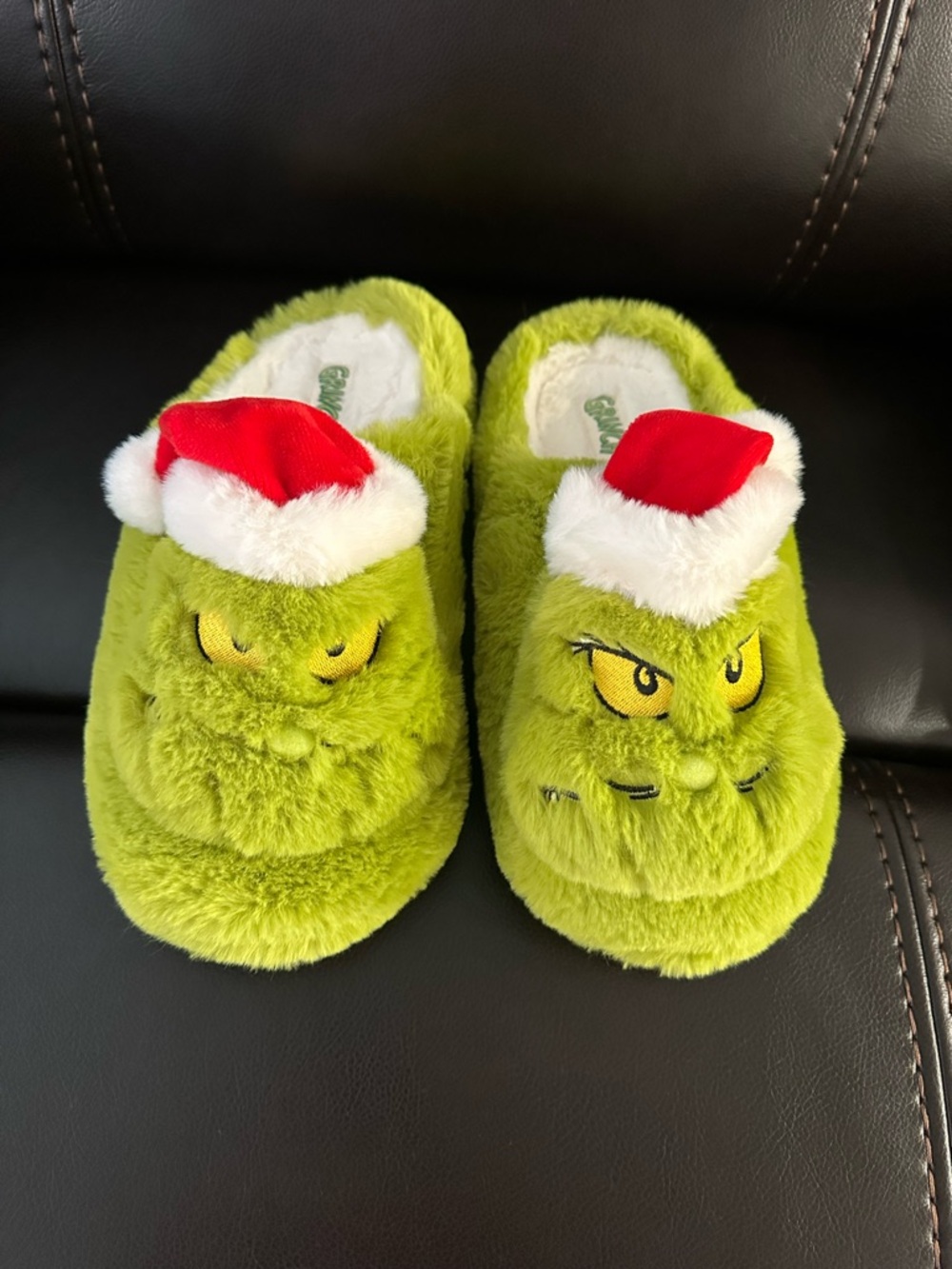 Grinch Plush Holiday Slippers Women’s Size 9-10 Brand New, Never Worn No Tags